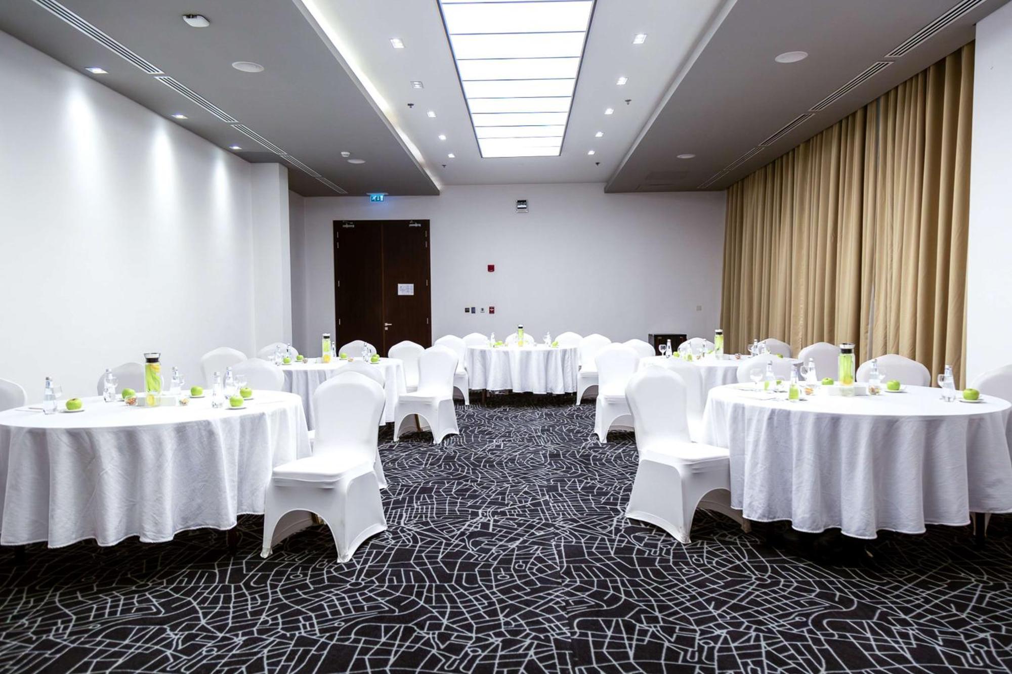 Radisson Hotel & Apartments Dammam Industrial City Экстерьер фото